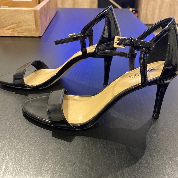 Michael Kors Black Patent Leather Heel Size 6.5M - Picture 2 of 3